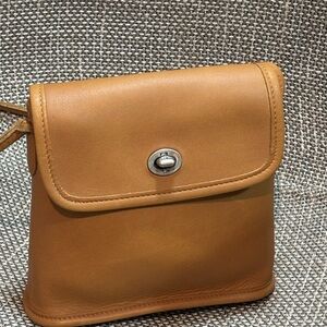 Vintage Coach Tango Tan Leather Shoulder Bag